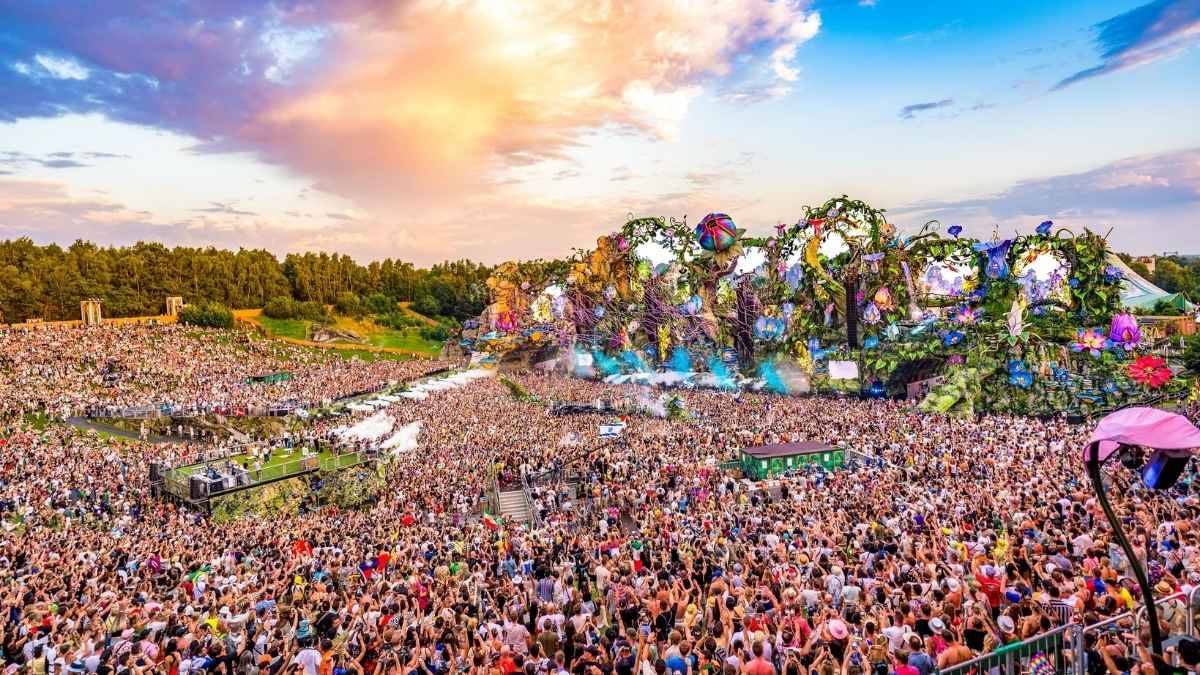 憧れの Charlotte Lens, Amelie 2025: Tomorrowland de Big and Witte, ひざ丈ワンピース