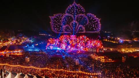 rone show above the Mainstage during Alok’s set at Tomorrowland Brasil 2025, illuminating the night sky with a large lotus-shaped formation.