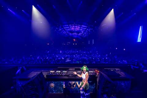 Miss Monique performing at the Freedom Stage during Tomorrowland Brasil 2025, captivating the crowd with her signature melodic sounds.